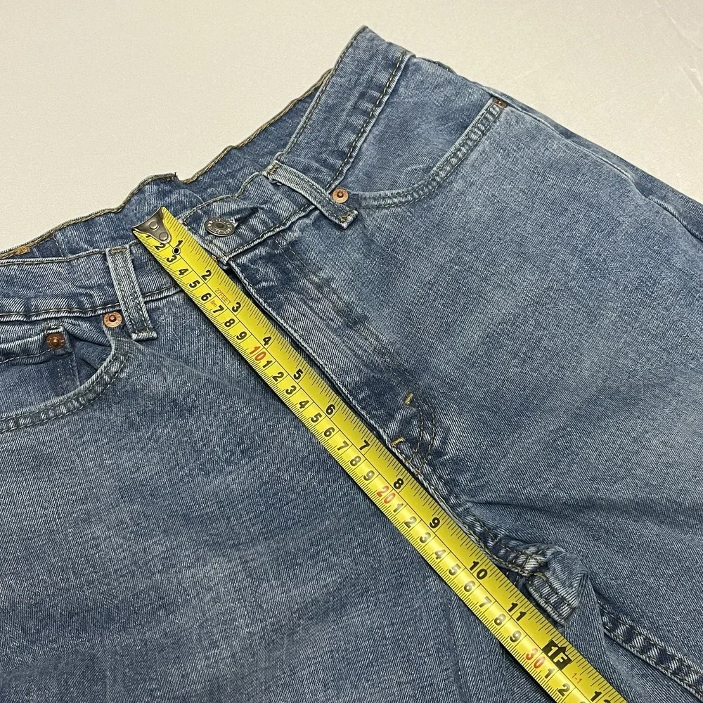 Levi's 550 Relaxed Tapered Jeans Size 30x34 Fits (29x32) Medium Wash